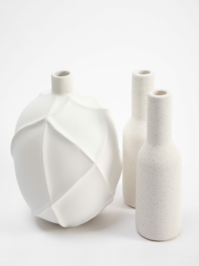 Weiße Vasen und Kerzenhalter für ein stylisches Zuhause